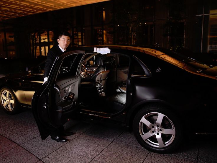 Professional chauffeur driven luxury car for West London airport transfer