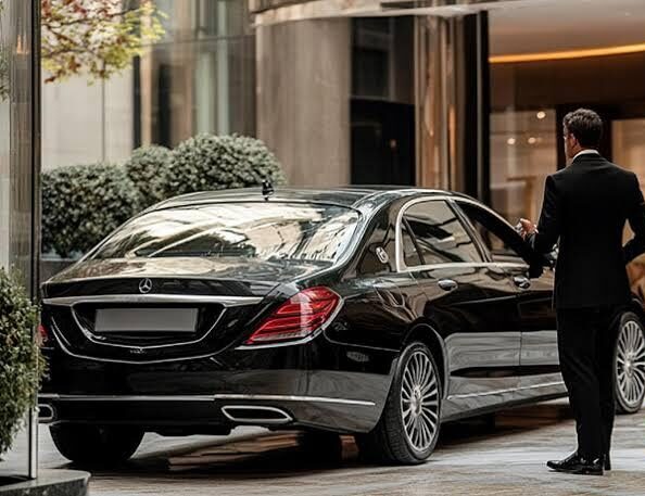 Chauffeur service for business dinner transfers London